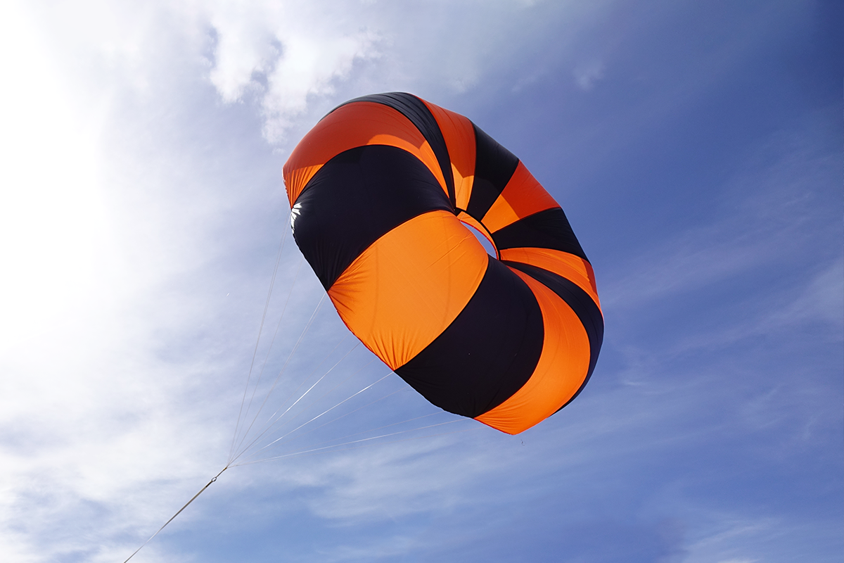 Iris Ultra 192" Compact Parachute - 204lb at 20fps; 114lb at 15fps